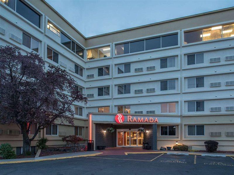 Ramada By Wyndham Downtown Spokane Exterior photo
