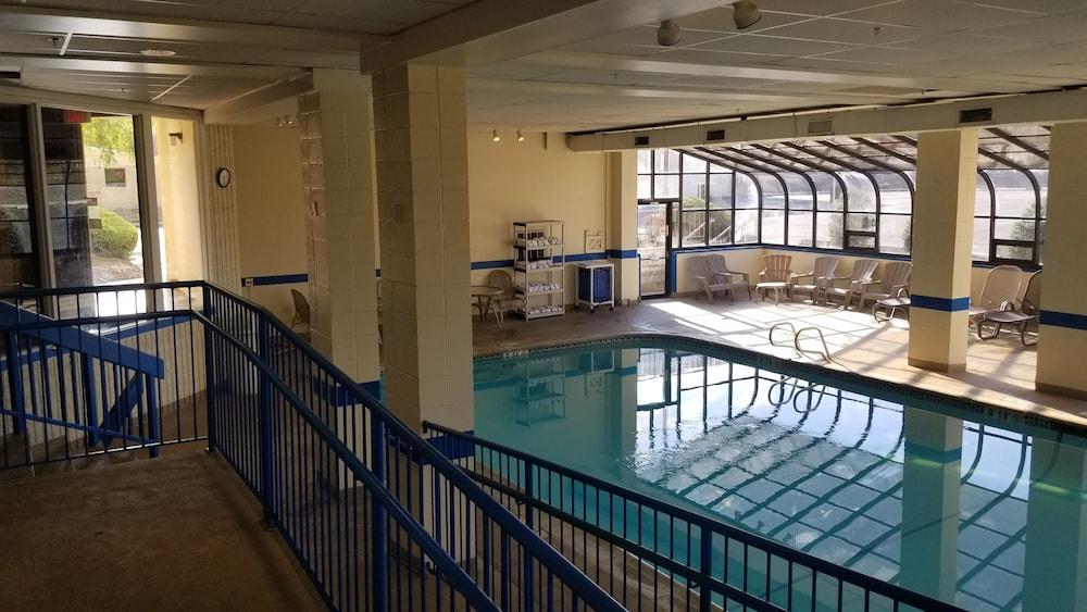 Ramada By Wyndham Downtown Spokane Exterior photo
