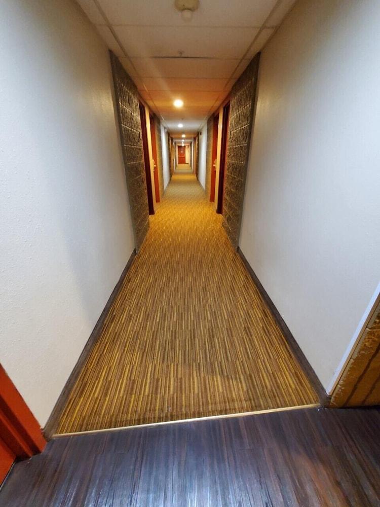 Ramada By Wyndham Downtown Spokane Exterior photo