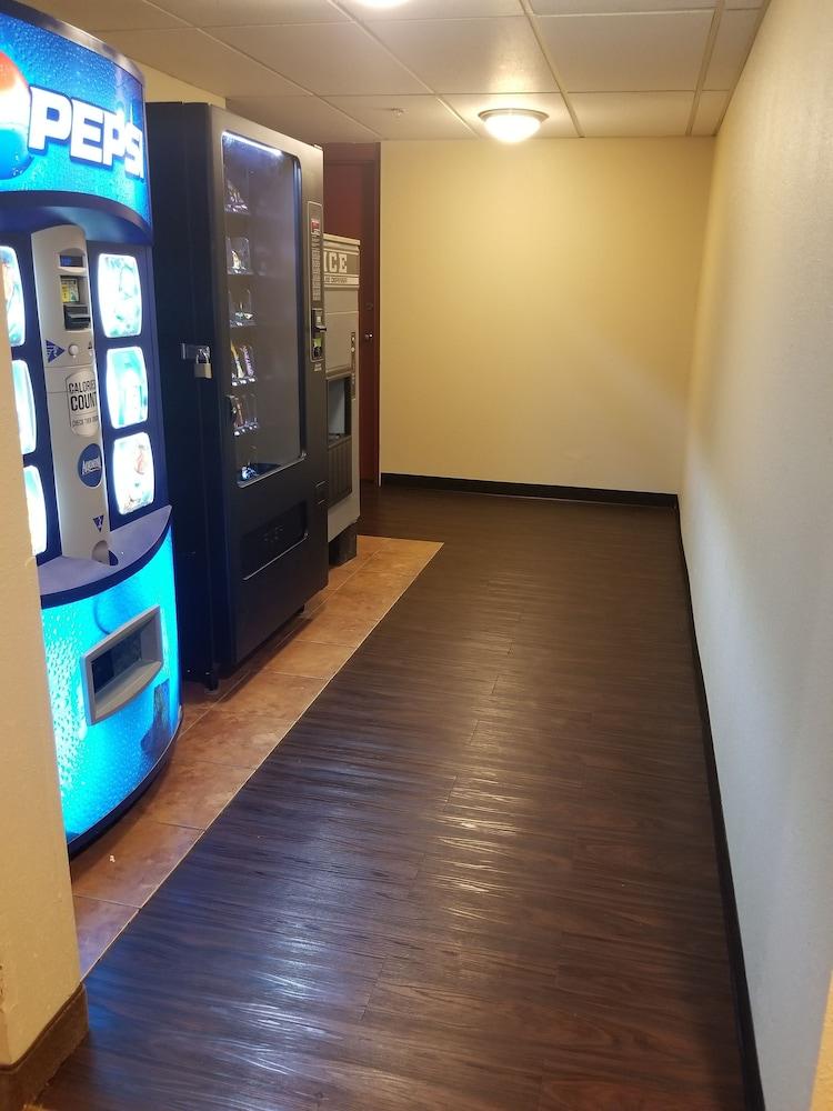 Ramada By Wyndham Downtown Spokane Exterior photo