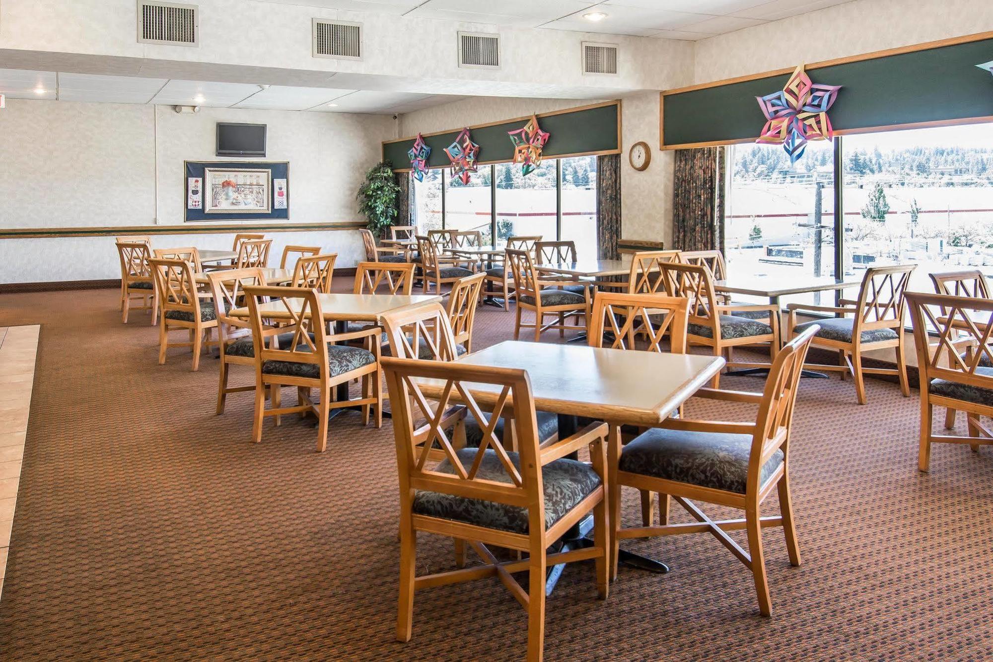Ramada By Wyndham Downtown Spokane Exterior photo