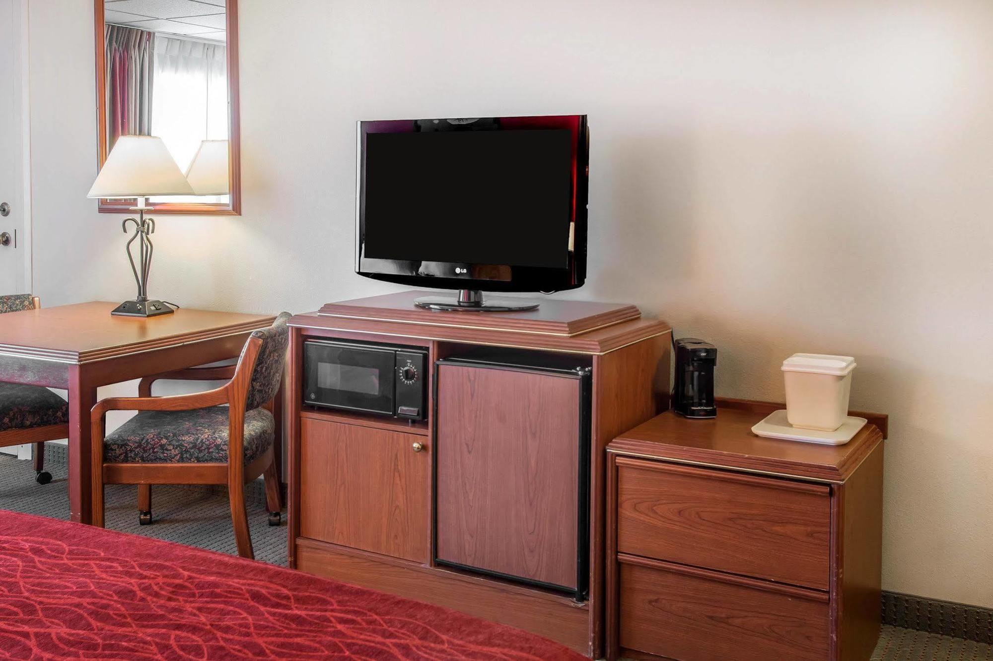 Ramada By Wyndham Downtown Spokane Exterior photo