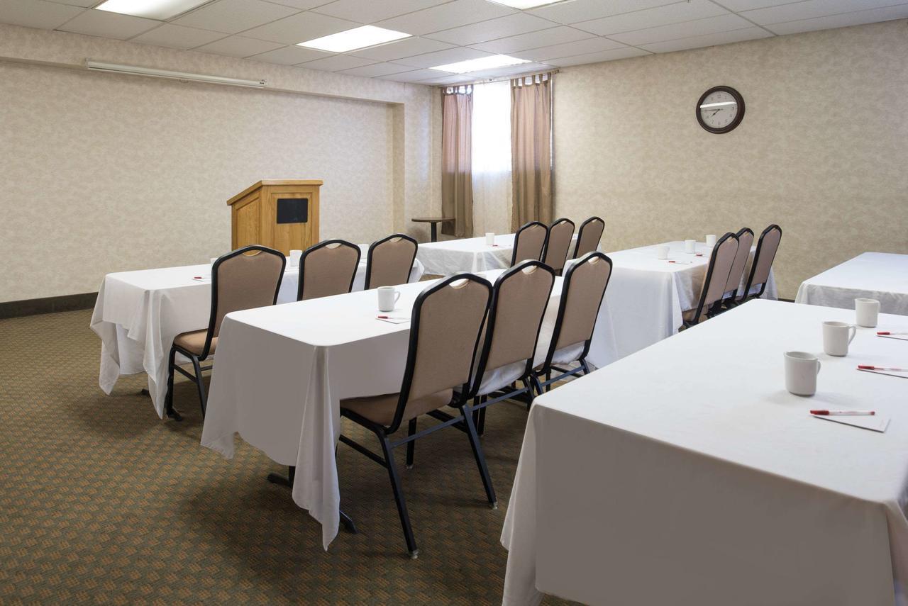Ramada By Wyndham Downtown Spokane Exterior photo
