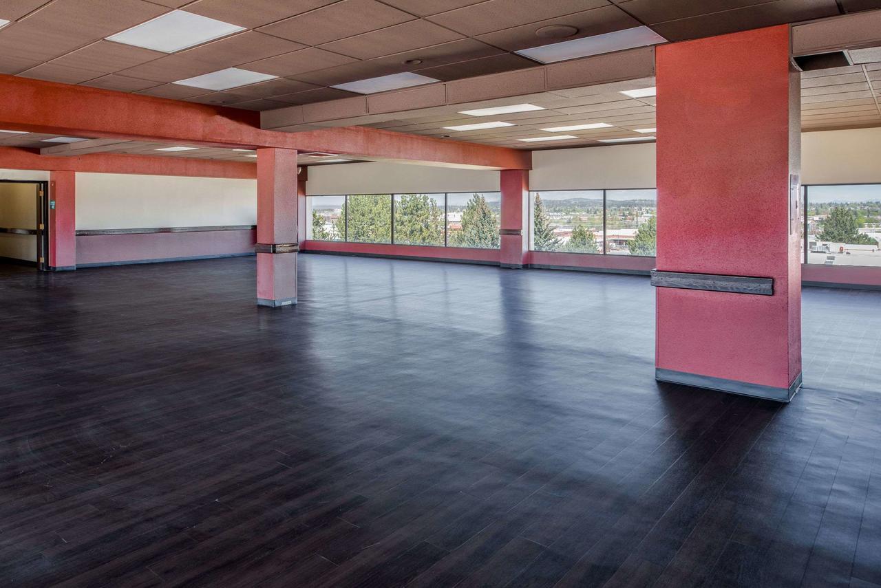 Ramada By Wyndham Downtown Spokane Exterior photo