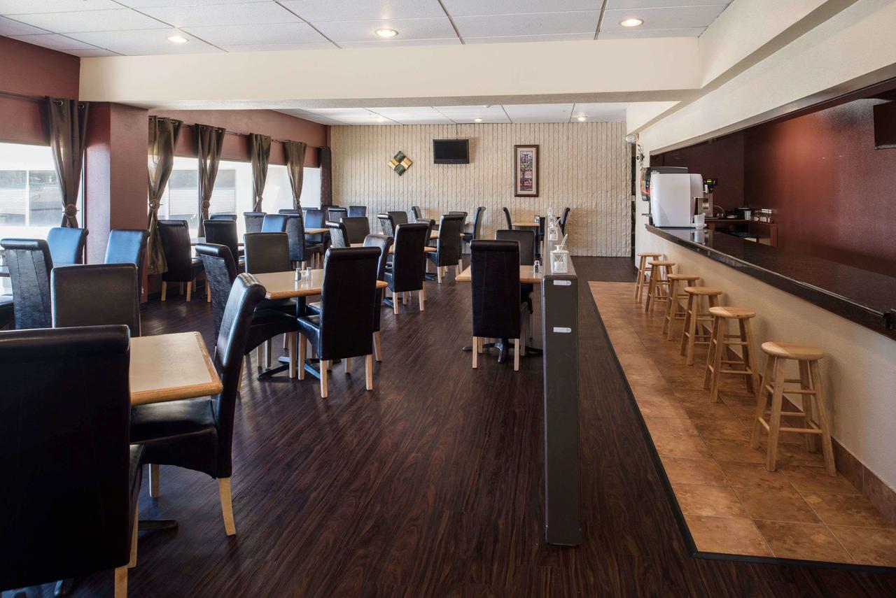 Ramada By Wyndham Downtown Spokane Exterior photo
