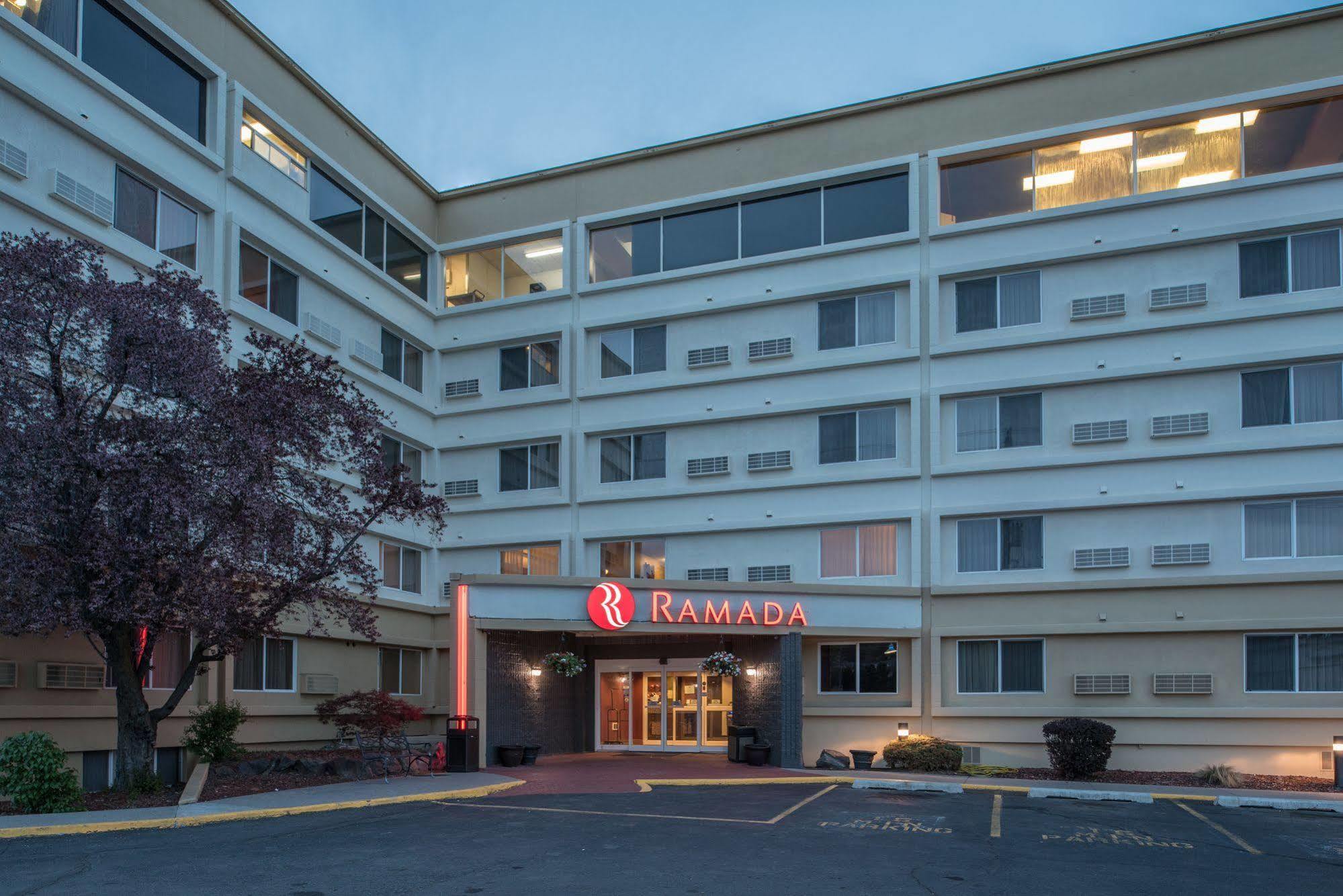 Ramada By Wyndham Downtown Spokane Exterior photo