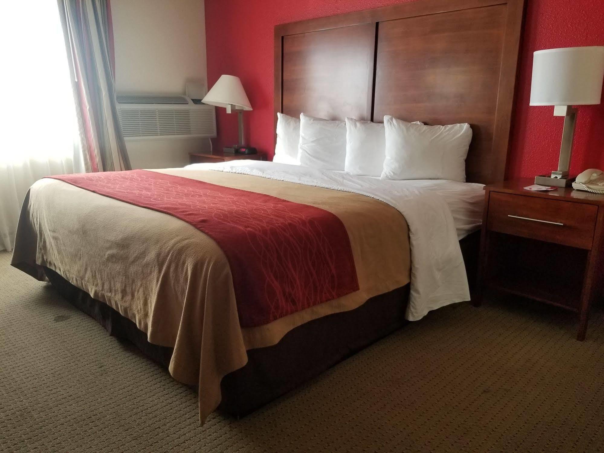 Ramada By Wyndham Downtown Spokane Exterior photo