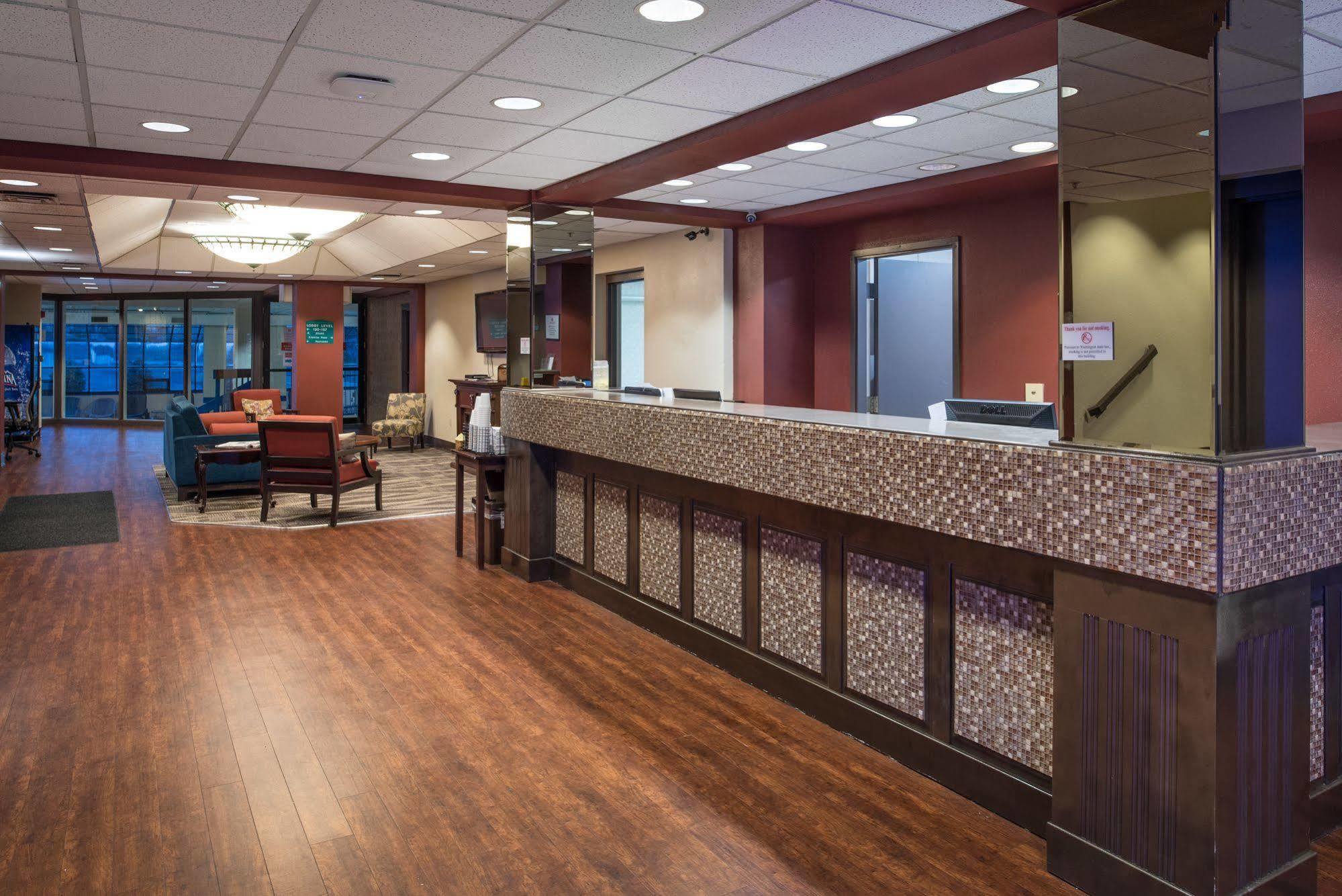 Ramada By Wyndham Downtown Spokane Exterior photo